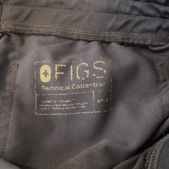 Figs navy blue scrub set, Livingston petite pants, both size XS - Picture 3 of 3